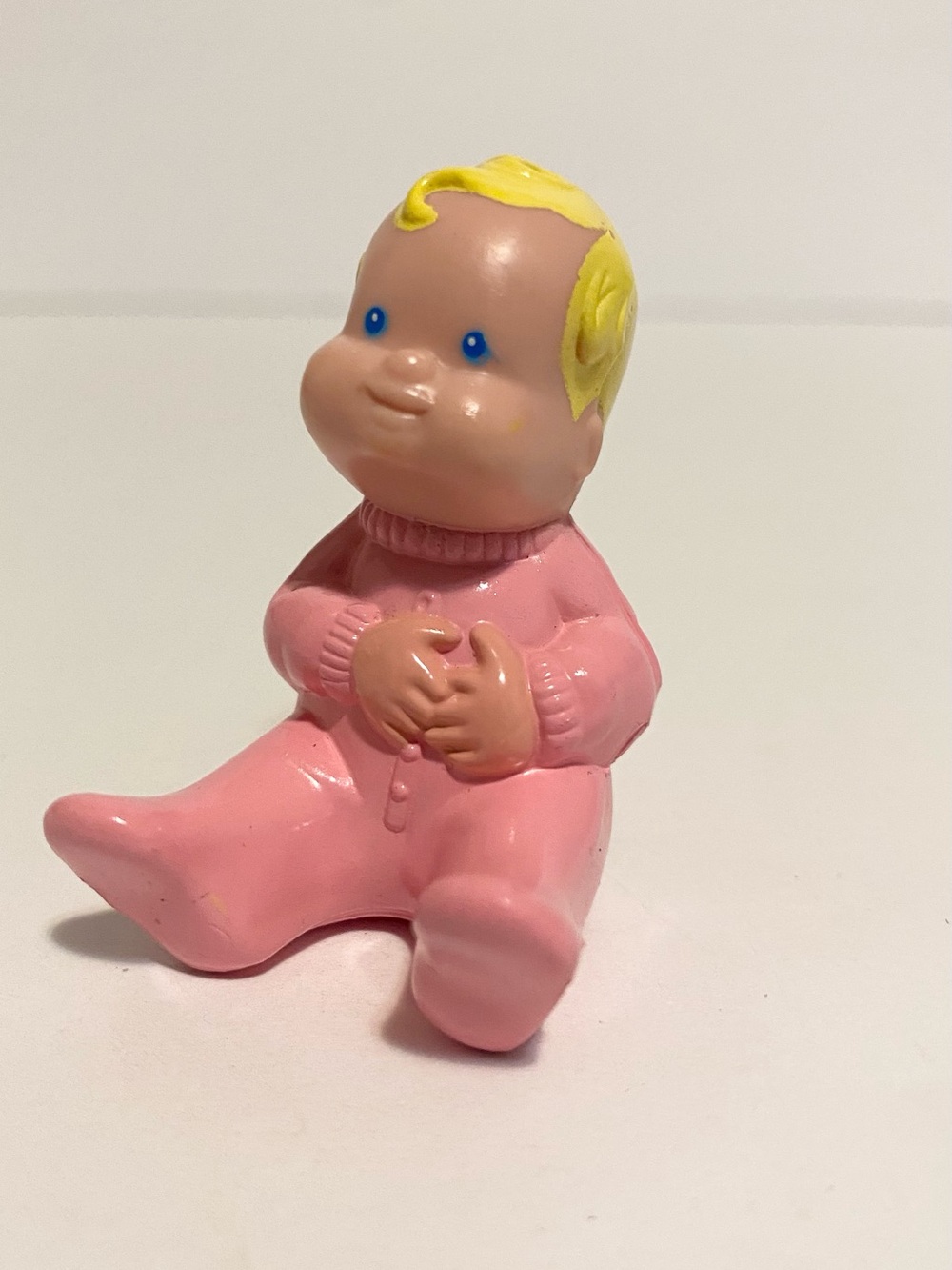 Vintage 1993 Fisher Price Loving Family Dollhouse Sitting Baby Pink Pajamas Toy